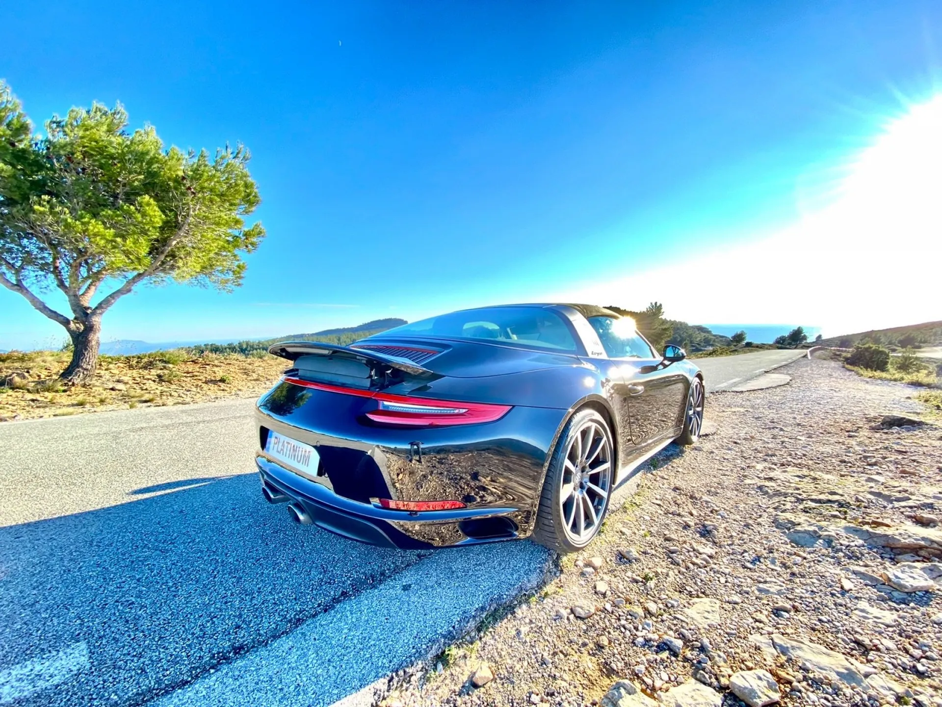 Travaux de peinture sur Porsche 991 Targa réalisés dans notre atelier de carrosserie à Carnoux pour une finition constructeur garantie