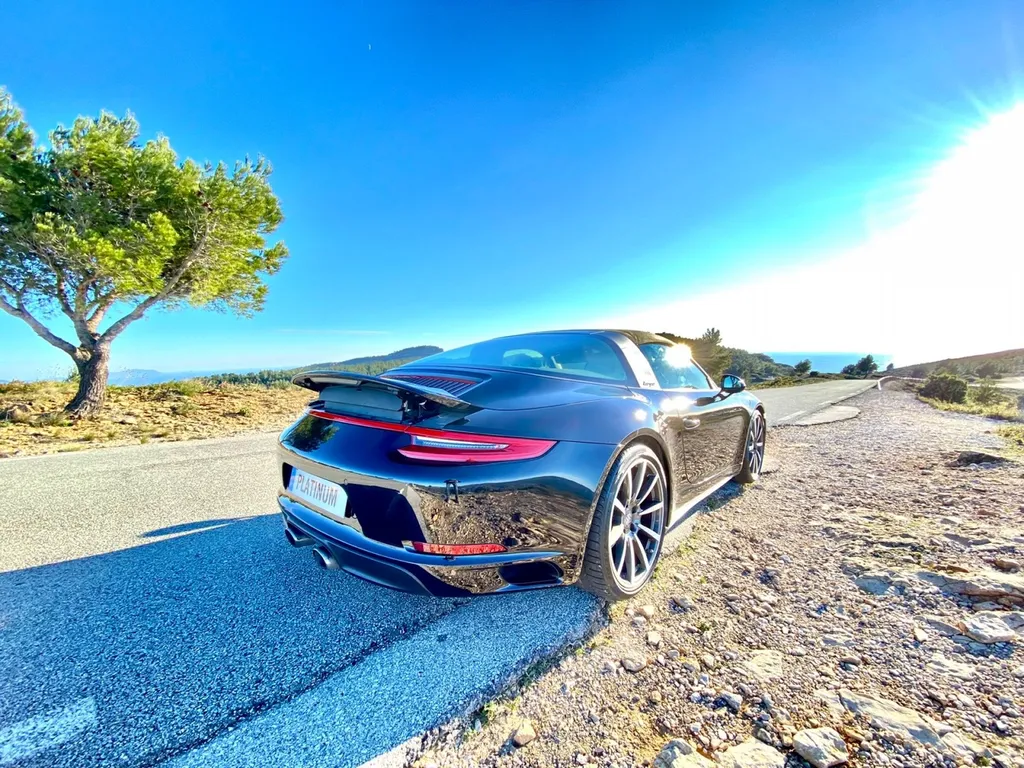 Travaux de peinture sur Porsche 991 Targa réalisés dans notre atelier de carrosserie à Carnoux pour une finition constructeur garantie