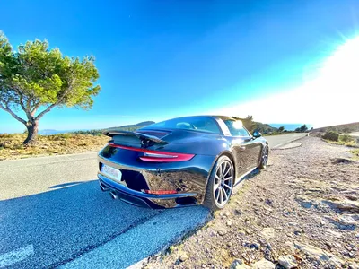 Travaux de peinture sur Porsche 991 Targa réalisés dans notre atelier de carrosserie à Carnoux pour une finition constructeur garantie