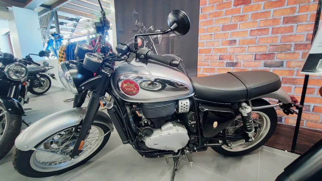 DÉSTOCKAGE Moto Neuve BSA goldstar 650 zero kilomètre déjà immatriculé