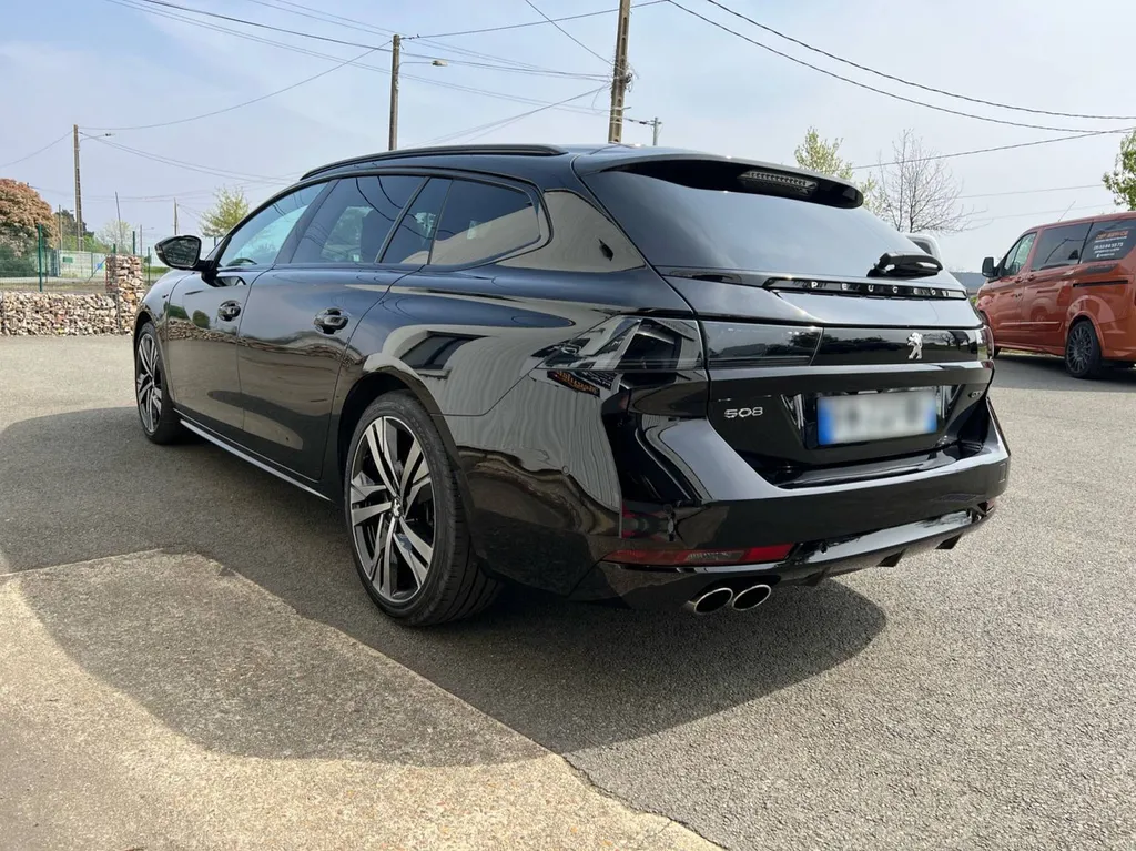 Detailing automobile et réparation d'impact à un prix abordable sur une Peugeot 508 SW GT à Le Mans (72)