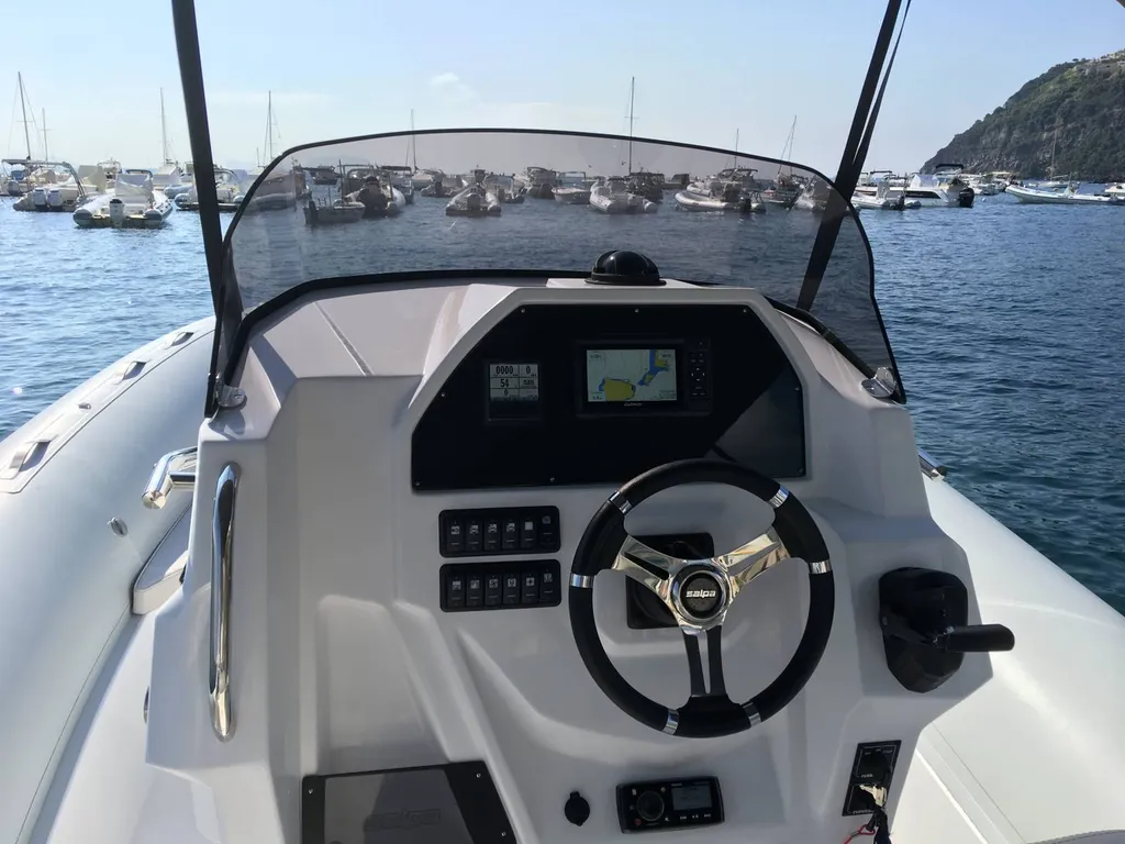 Bateau à moteur semi-rigide sportif Soleil 28 à La Ciotat
