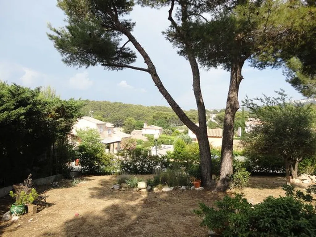 Vente terrain à bâtir Roquefort La Bédoule situation dominante sans mitoyenneté avec garage