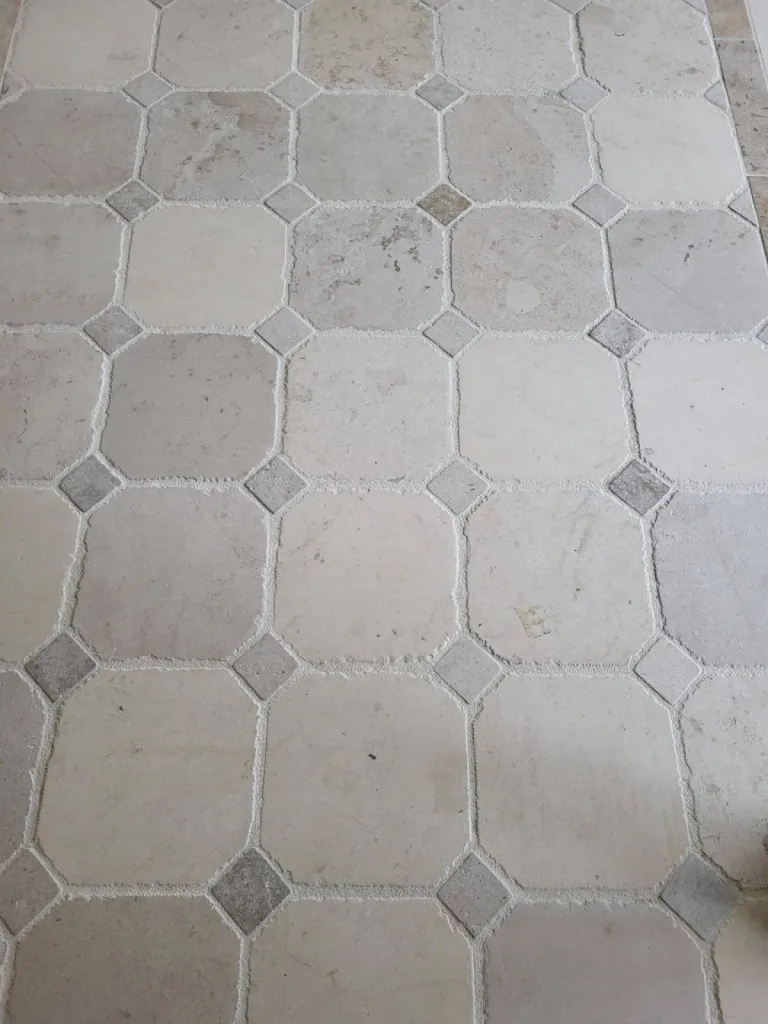 Pierre ancienne dallage au 36 rue de Bourgogne à Paris et dalle de Dordogne