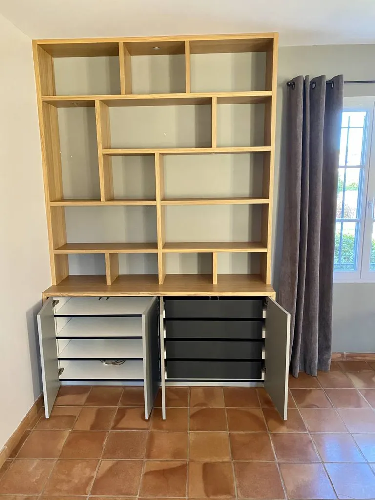 Création d'une bibliothèque sur mesure avec placards intégrés et LED 