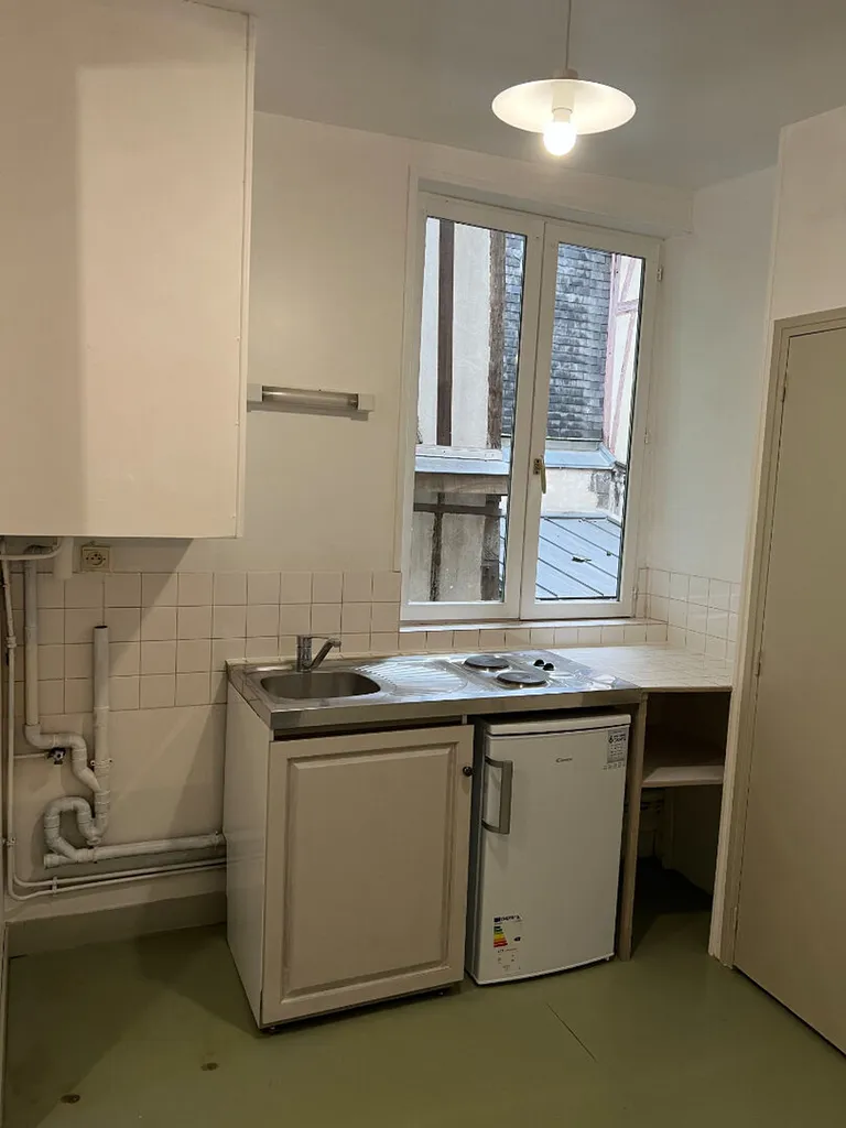 Loyer charges comprises : 468€