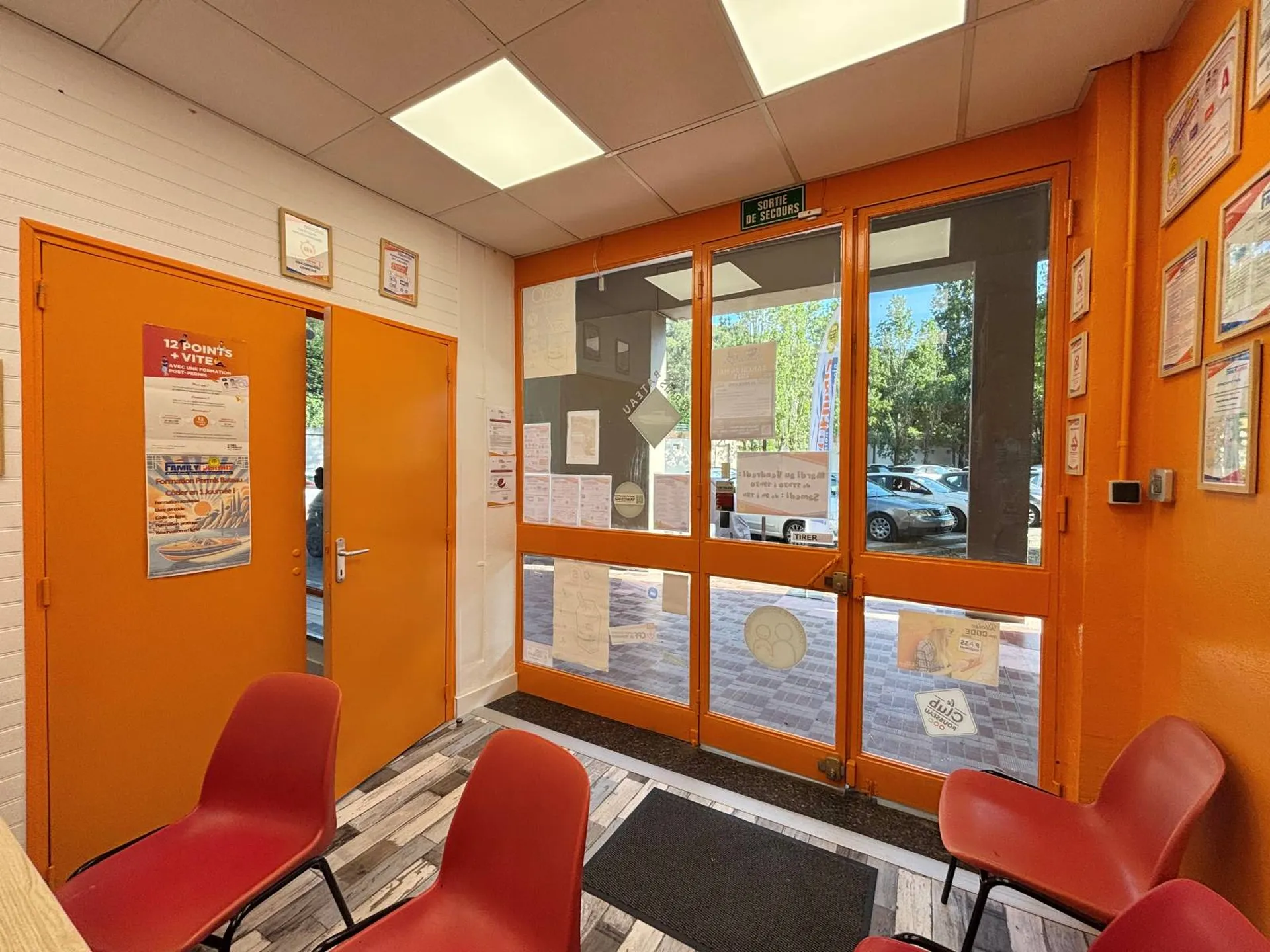 Vente murs commerciaux centre de Carnoux-en Provence