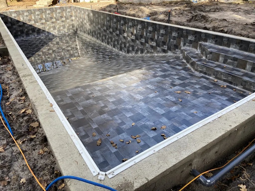 Bassin traditionnel 12x4 avec liner 90/100e type Bali et filtration au sel