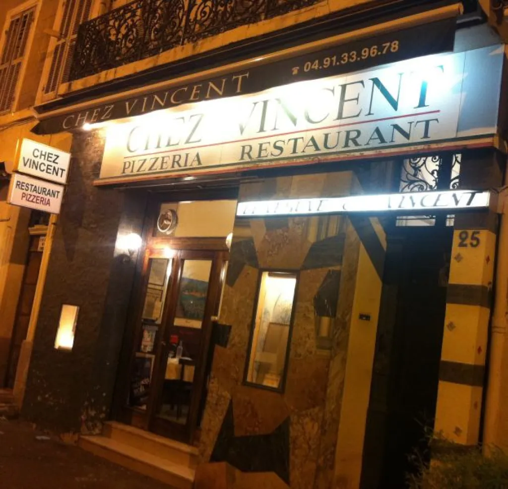 Mahodi, coiffuer à proximité du restaurant chez Vincent à Marseille