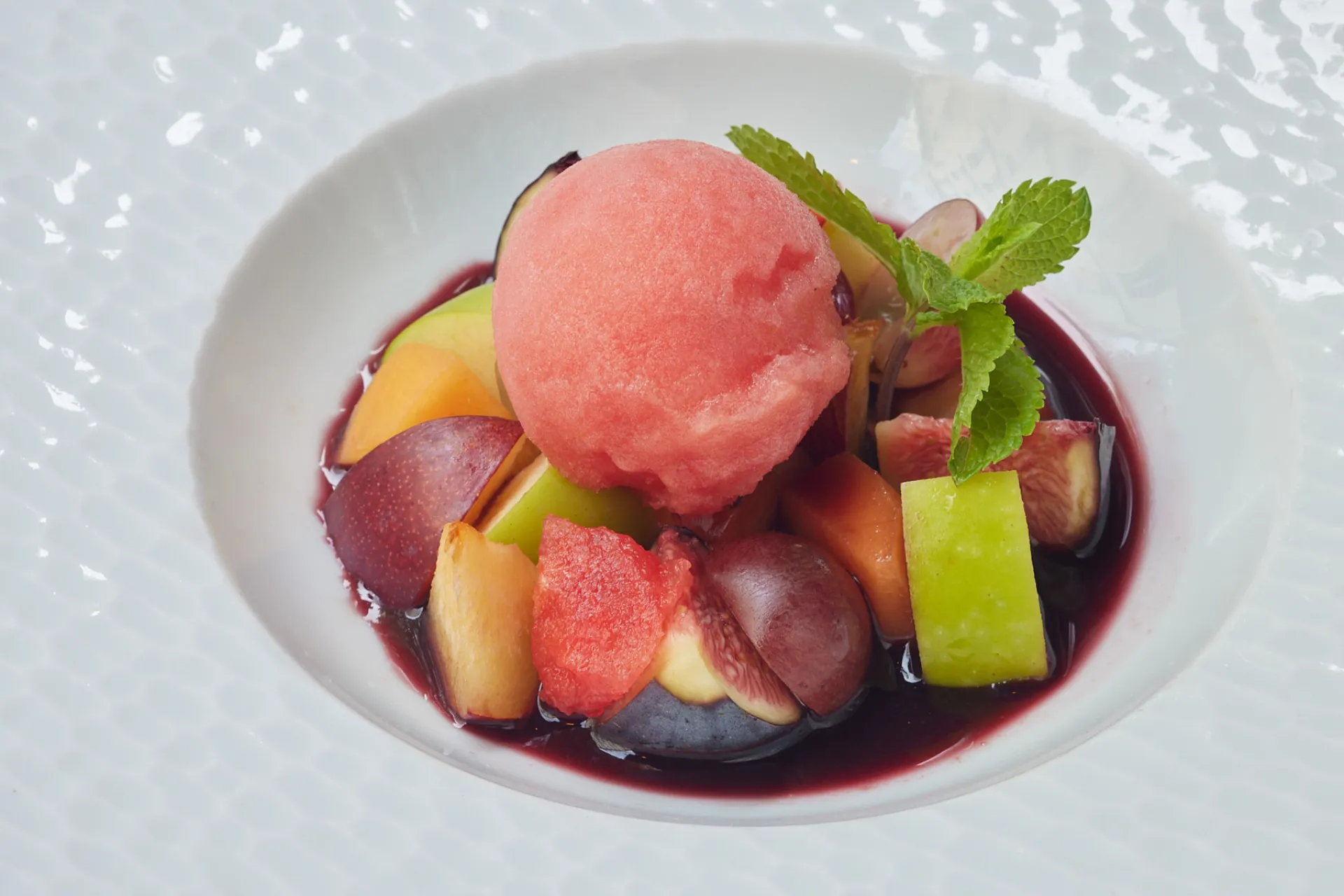 Découvrez l’élégance d’une brasserie et bistrot parisien authentique, au cœur du Quartier Latin, pour repas conviviaux et moments raffinés.