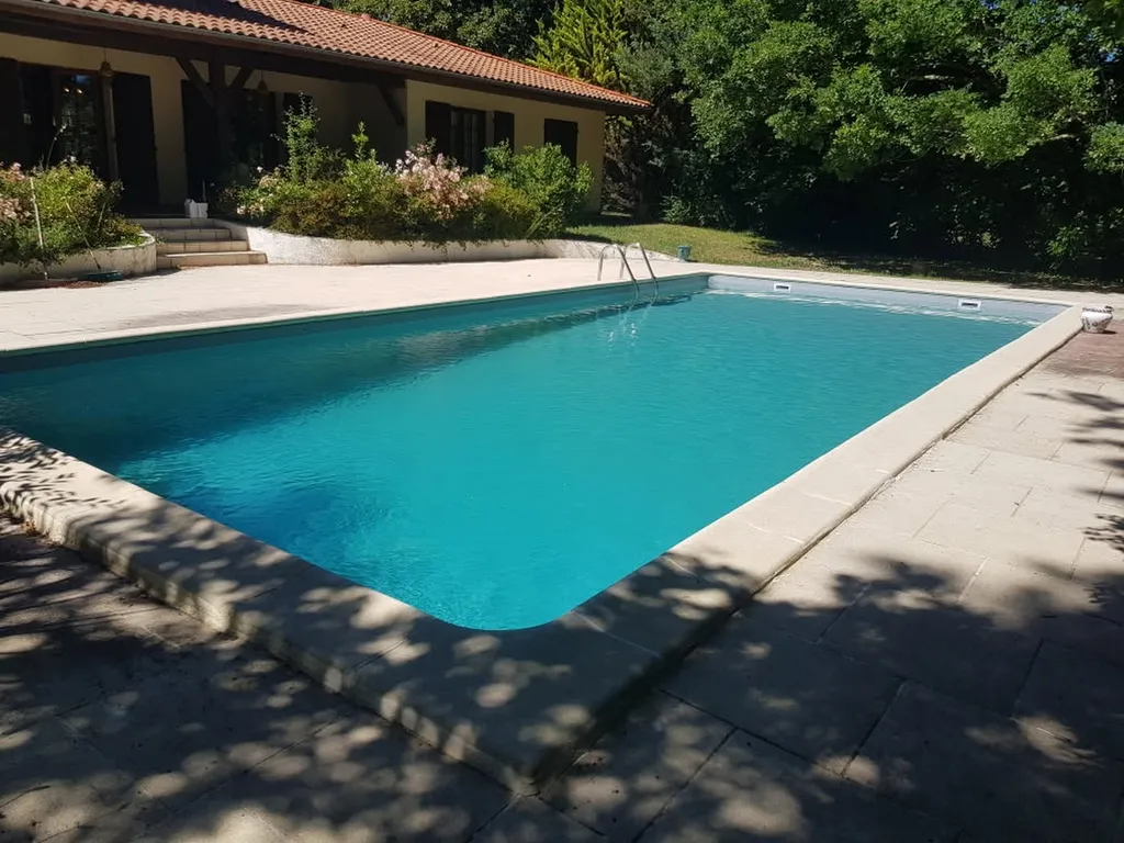 Intervention rapide autour de Bordeaux et du Bassin d'Arcachon pour le remplacement de la pompe de filtration d'une piscine