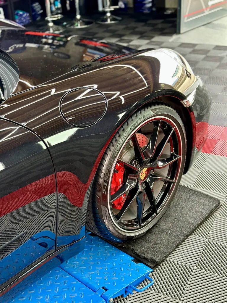 protection contre les rayures impacts film de protection PPF Lyon traitement céramique carosserie Porsche 911