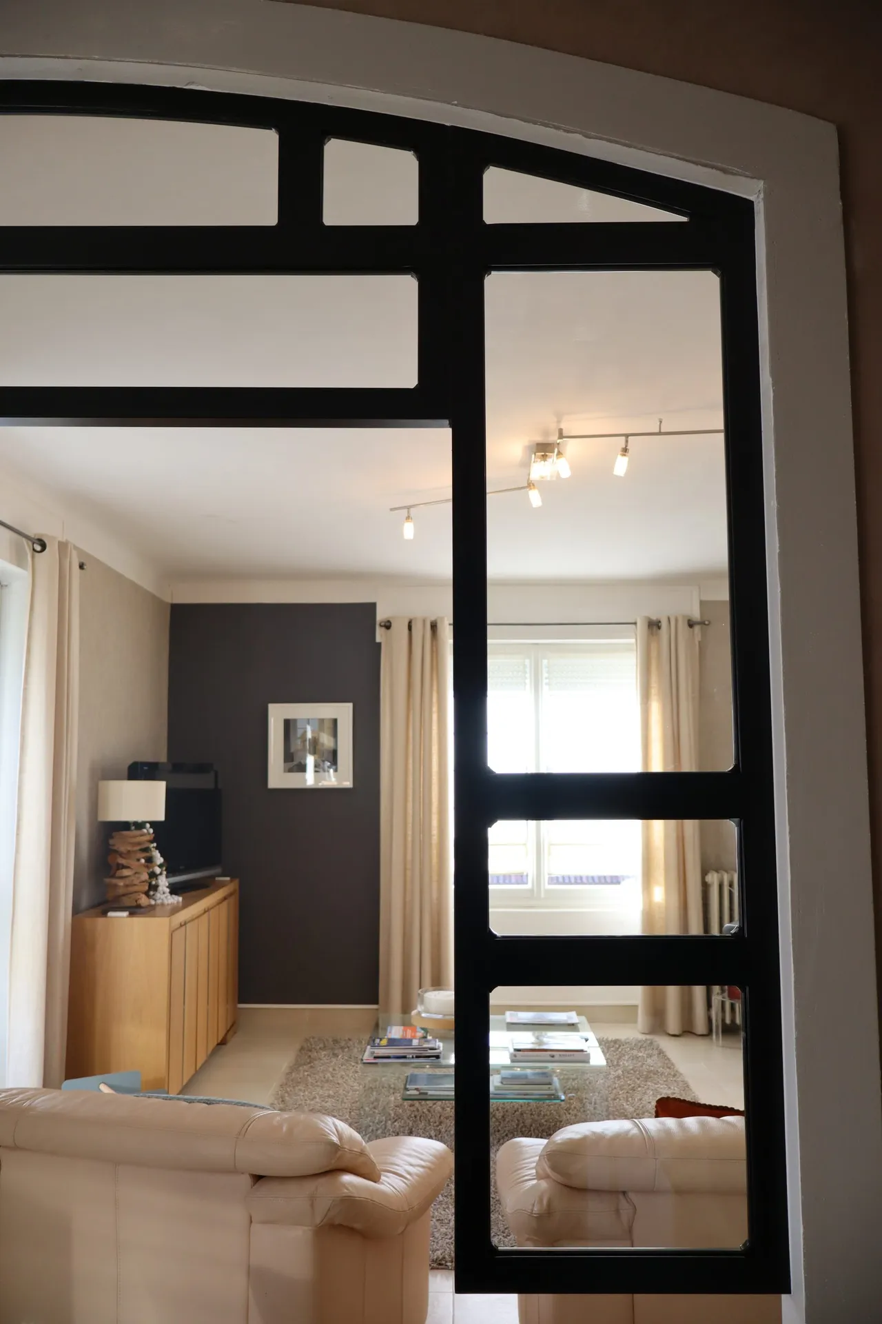 Verrière sur mesure purement esthétique pour sublimer un intérieur avec finesse et élégance en Sud-Ardèche à Aubenas