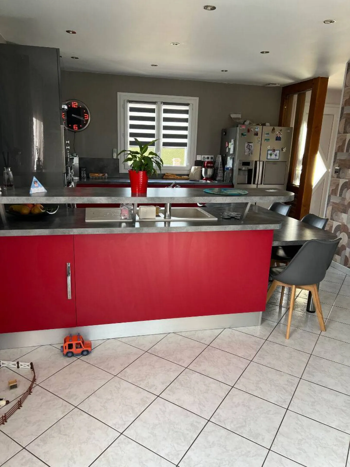 A vendre pavillon de 140 m² sur un terrain de 1530 m² clos sur la commune de LE THUIT DE L'OISON 27370