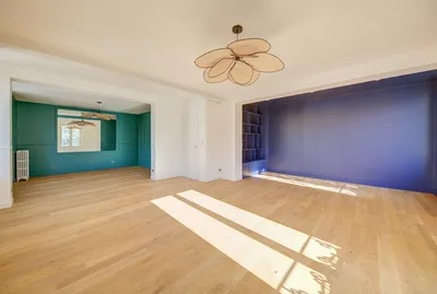 A vendre dans le centre de Saint Germain en Laye près des commerces et du RER un hotêl particulier rénové