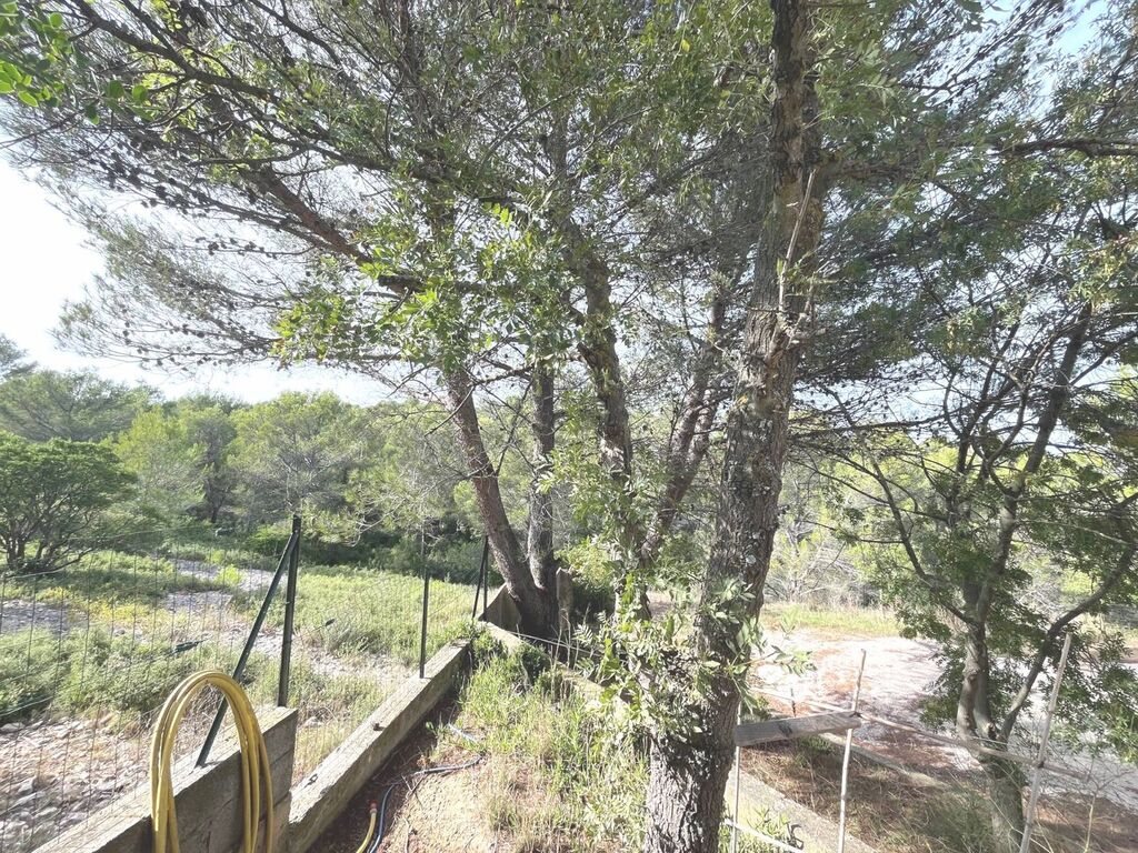 Au calme sur les hauteurs de Carnoux à renover