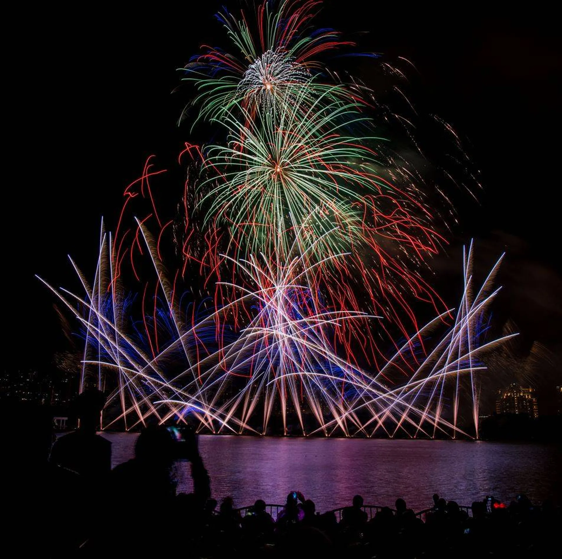 Feux d'artifice et pyrotechnique pour événementiel et soirée privée à Cannes cotes d'azur