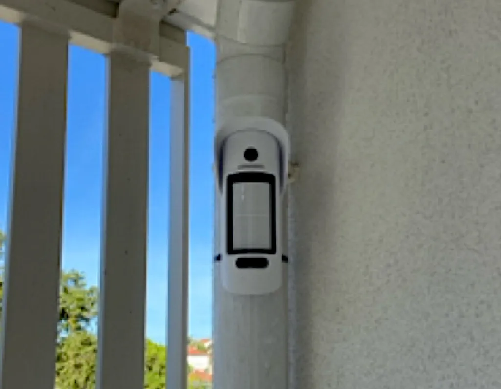 Sécurisation d’un appartement à Marseille avec un système Ajax complet : centrale Wifi/GSM/4G, caméras de détection et sirène extérieure