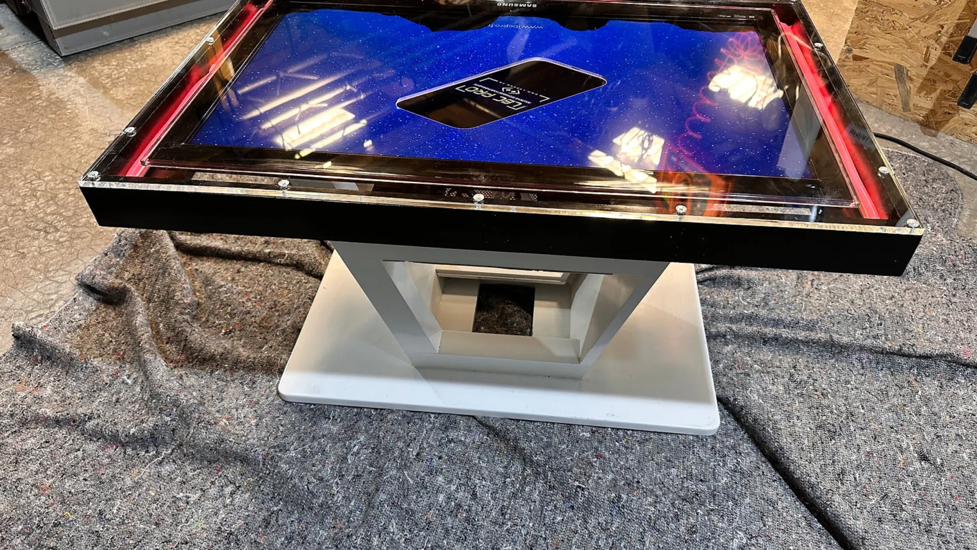 location écran table intégré à Nice dans les alpes maritimes