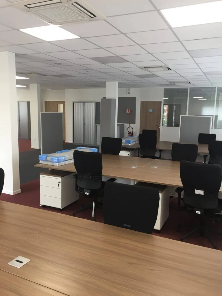 Mobilier de bureau et cloisonnettes acoustiques à Arras
