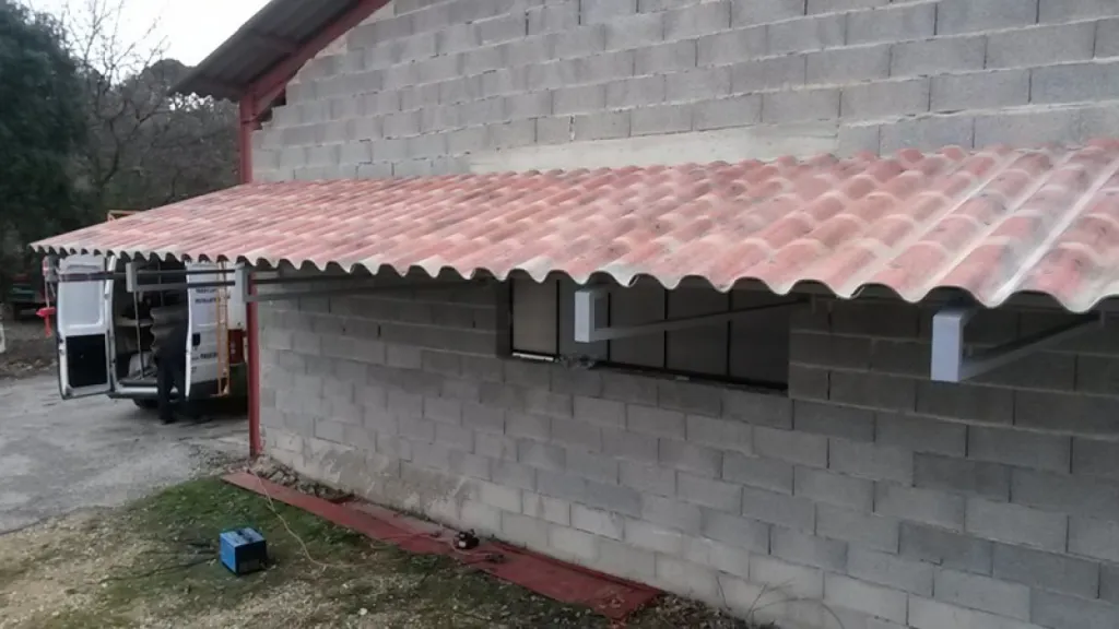 Pose de rideaux de protection métalliques près de Nyons 