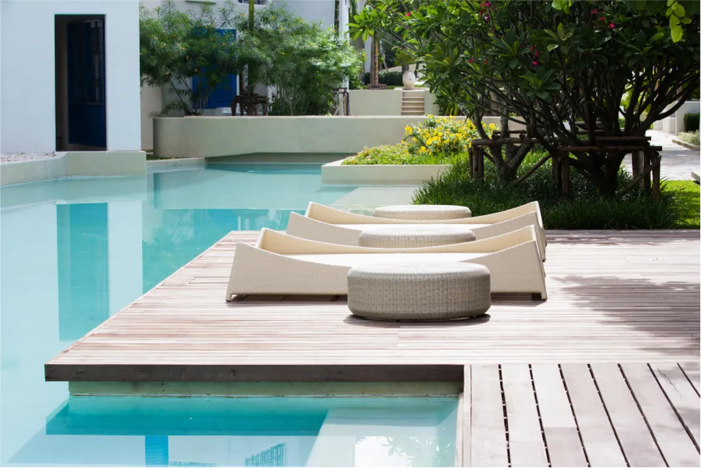 Vente et pose de piscine coque polyester : Cocktail Piscine à Plan de Campagne