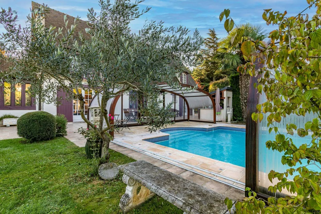 A vendre maison avec piscine à Montmorency 95160