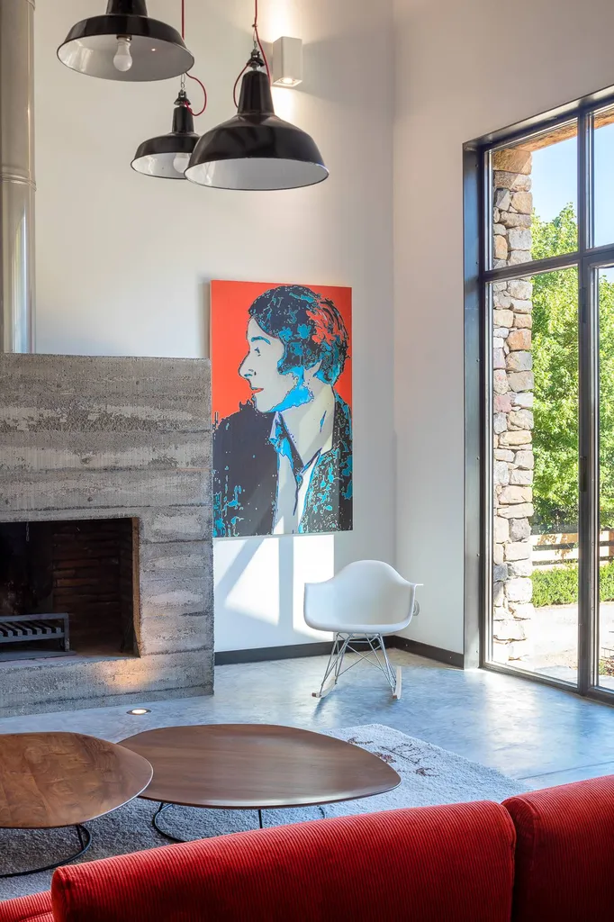 vue du salon suspension constituée de lampes industrielles 13300 Salon de Provence