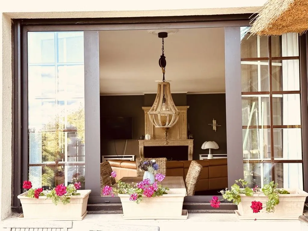 A saisir charmante chaumière de 221 m² édifiée sur un terrain de 5900 m² sur la commune de FRENEUSE 76410