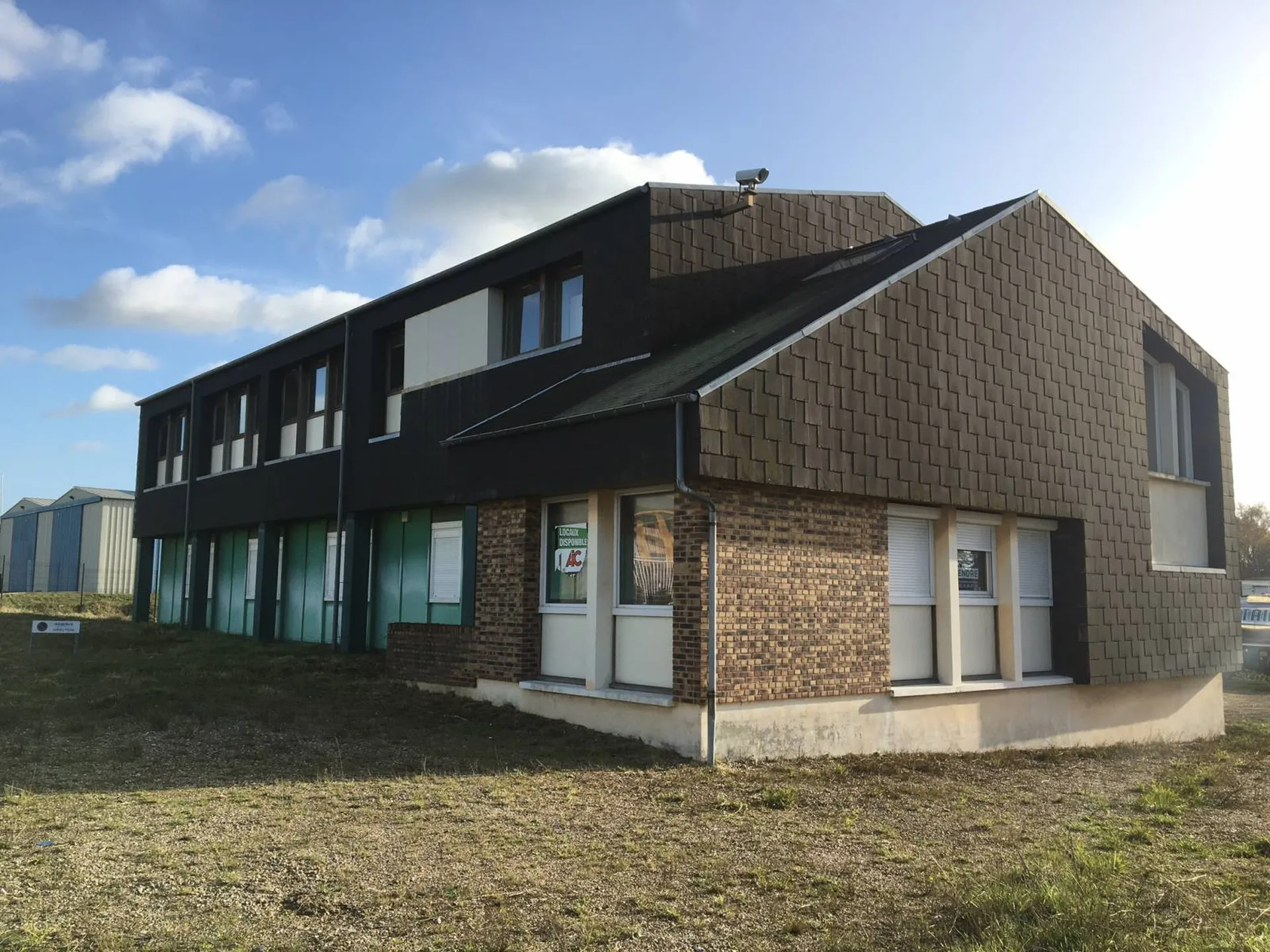 A vendre : Ensemble de 2 locaux industriels à Notre Dame de Gravenchon