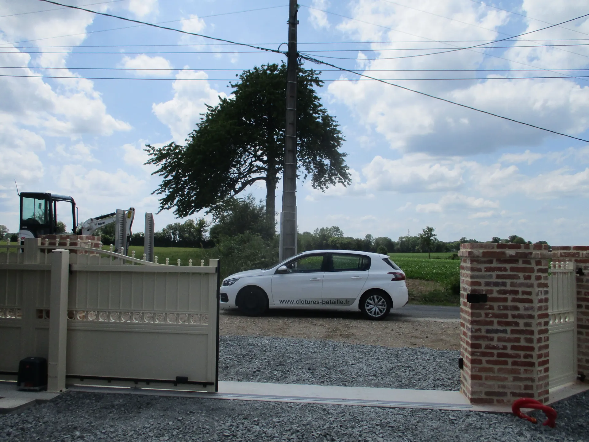 Installation de Portail coulissant motorisé, Clôtures de jardin et Portillon en aluminium à Lieurey dans l'Eure 27 et ses Alentours