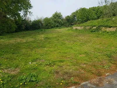 VENDU Dans un village de bord de mer, Terrain constructible de 5000 m² en partie boisé, Normandie 76