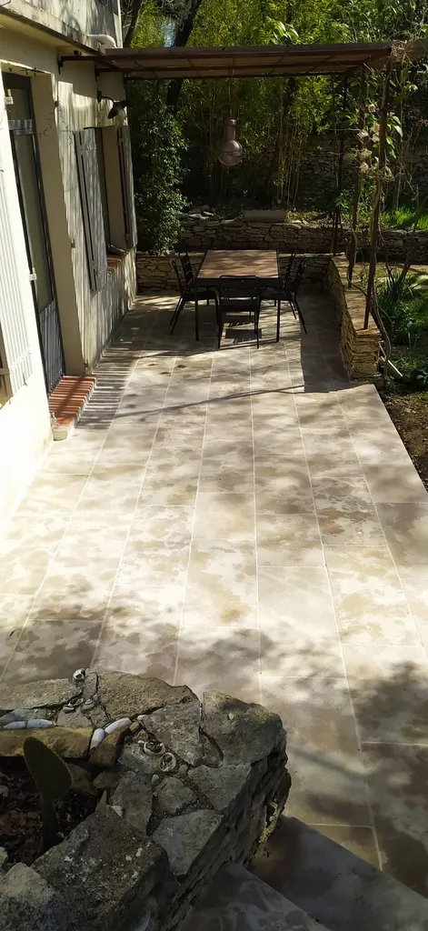 TERRASSE / DALLAGE EXTERIEUR ATLAS BEIGE - NÎMES ANTIQUE - MONTPELLIER ANTIQUAIRE FINITION VIEILLIE