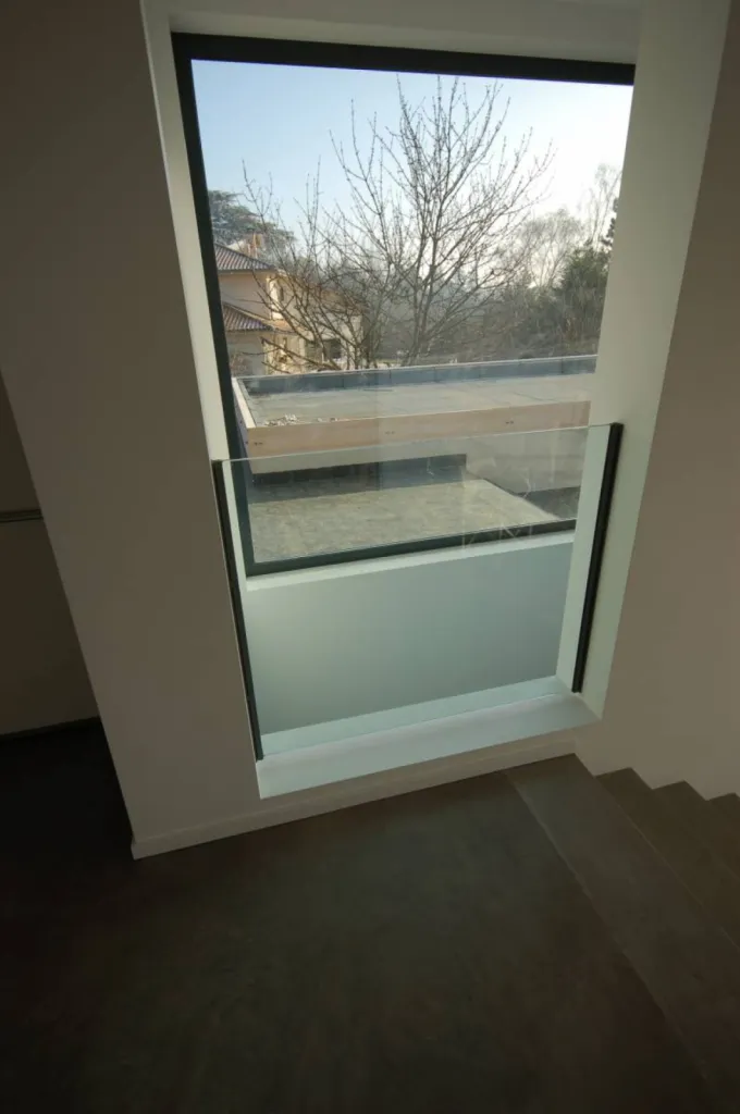 Fabrication et pose de garde corps en verre pour piscine près de Maussane les Alpilles