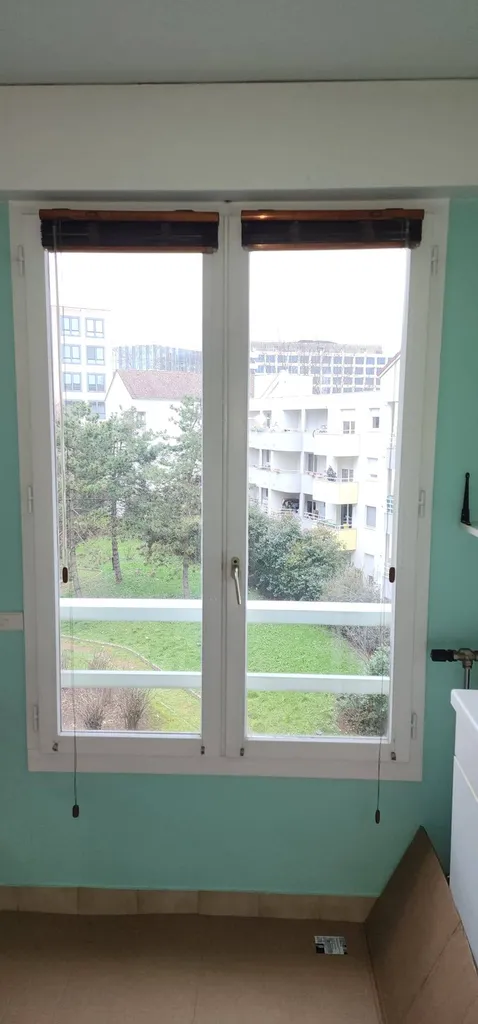 Réalisation d'une installation de fenêtre PVC à Écully