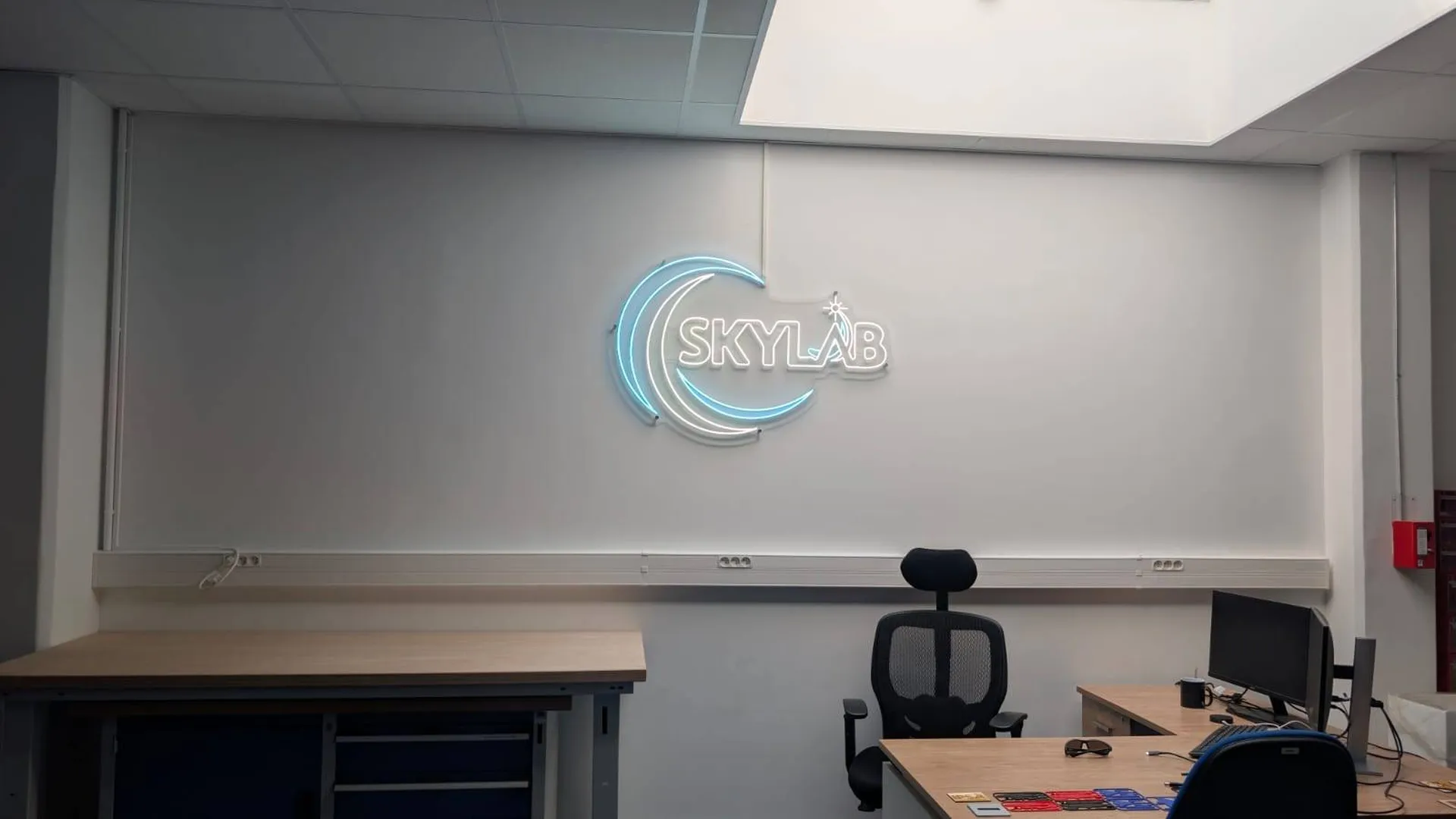 Création et pose d’une enseigne lumineuse intérieure pour l’IPSA à Ivry-sur-Seine (94)