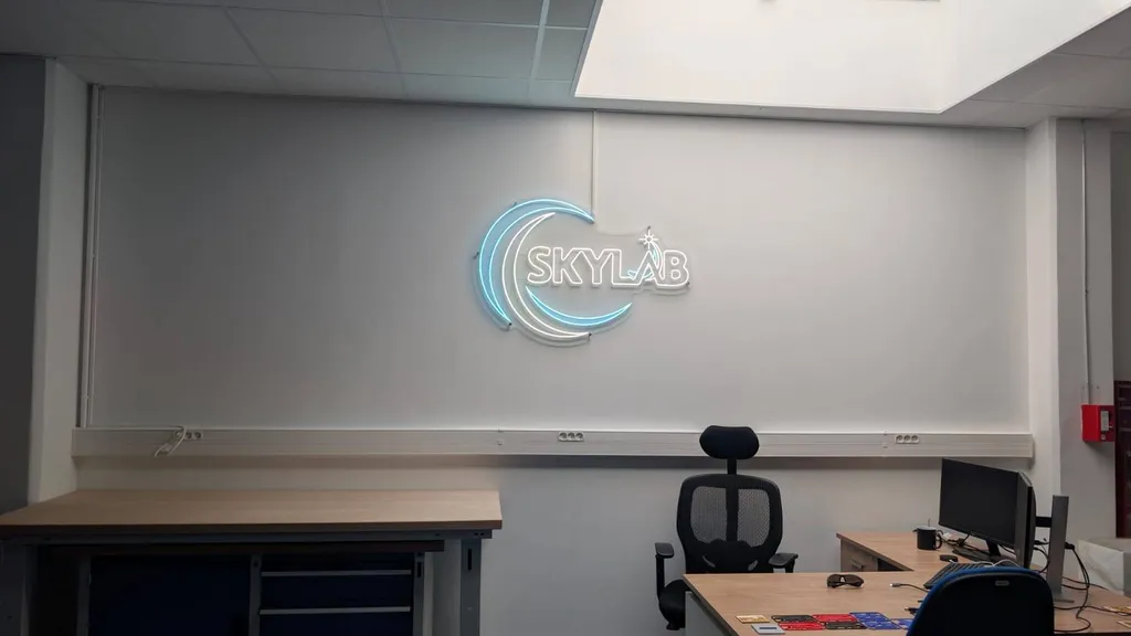 Création et pose d’une enseigne lumineuse intérieure pour l’IPSA à Ivry-sur-Seine (94)