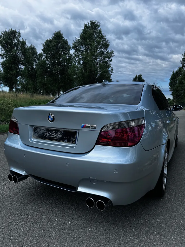 Polissage complet et protection céramique GTECHNIQ EXO V5 sur cette mythique BMW M5 e60 