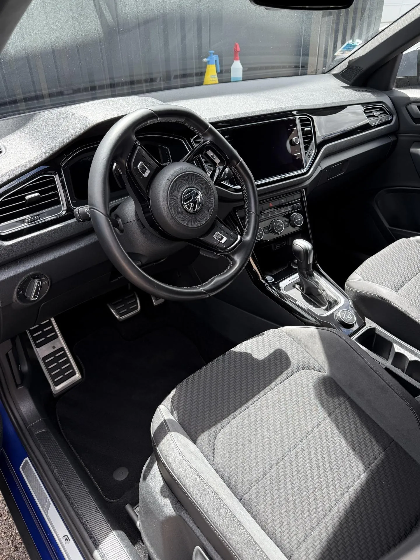 Préparation esthétique avant-vente : nettoyage complet Volkswagen T-Roc R à Andrézieux Bouthéon