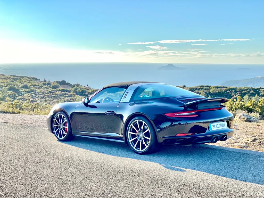Travaux de peinture sur Porsche 991 Targa réalisés dans notre atelier de carrosserie à Carnoux pour une finition constructeur garantie
