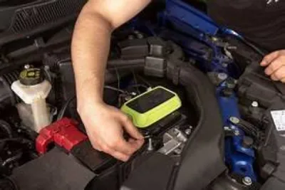 Pose d'un boitier éthanol homologué sur un moteur essence de voiture proche de Fréjus
