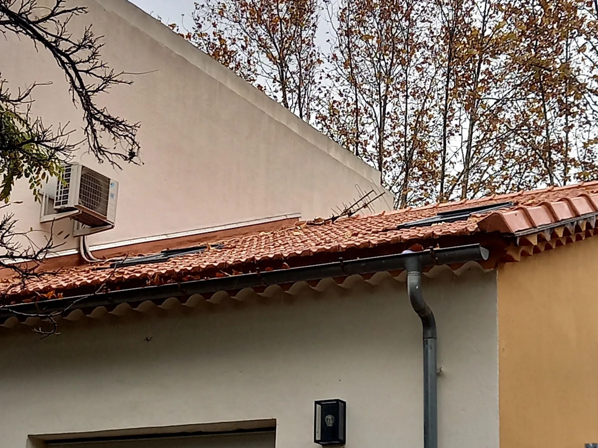 Ancienne toiture rénovée sur une maison à La Garde dans le Var