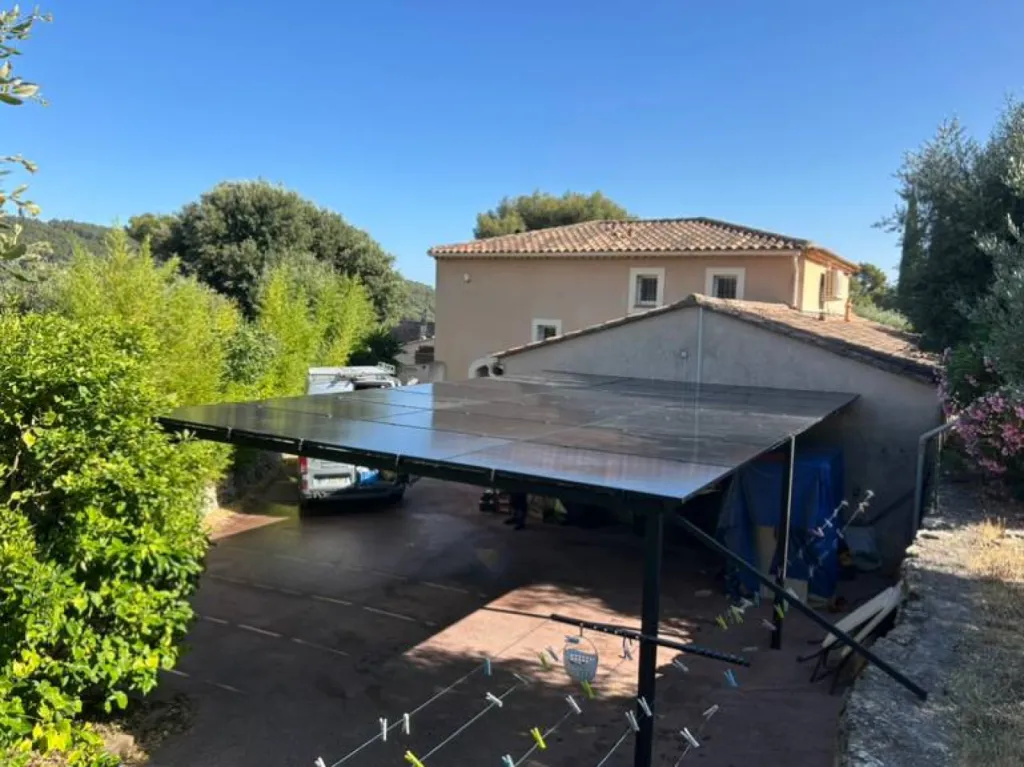 Installation de 21 panneaux solaires Dualsun 