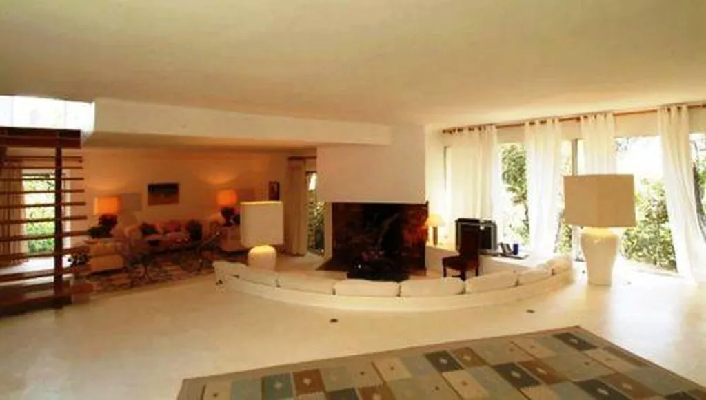 Maison moderne dans un cadre de verdure en Comtat Venaissin.