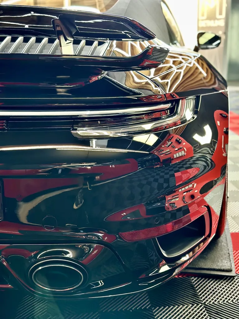 protection PPF automobile Lyon traitement céramique carosserie Porsche 992 Turbo S cabriolet 