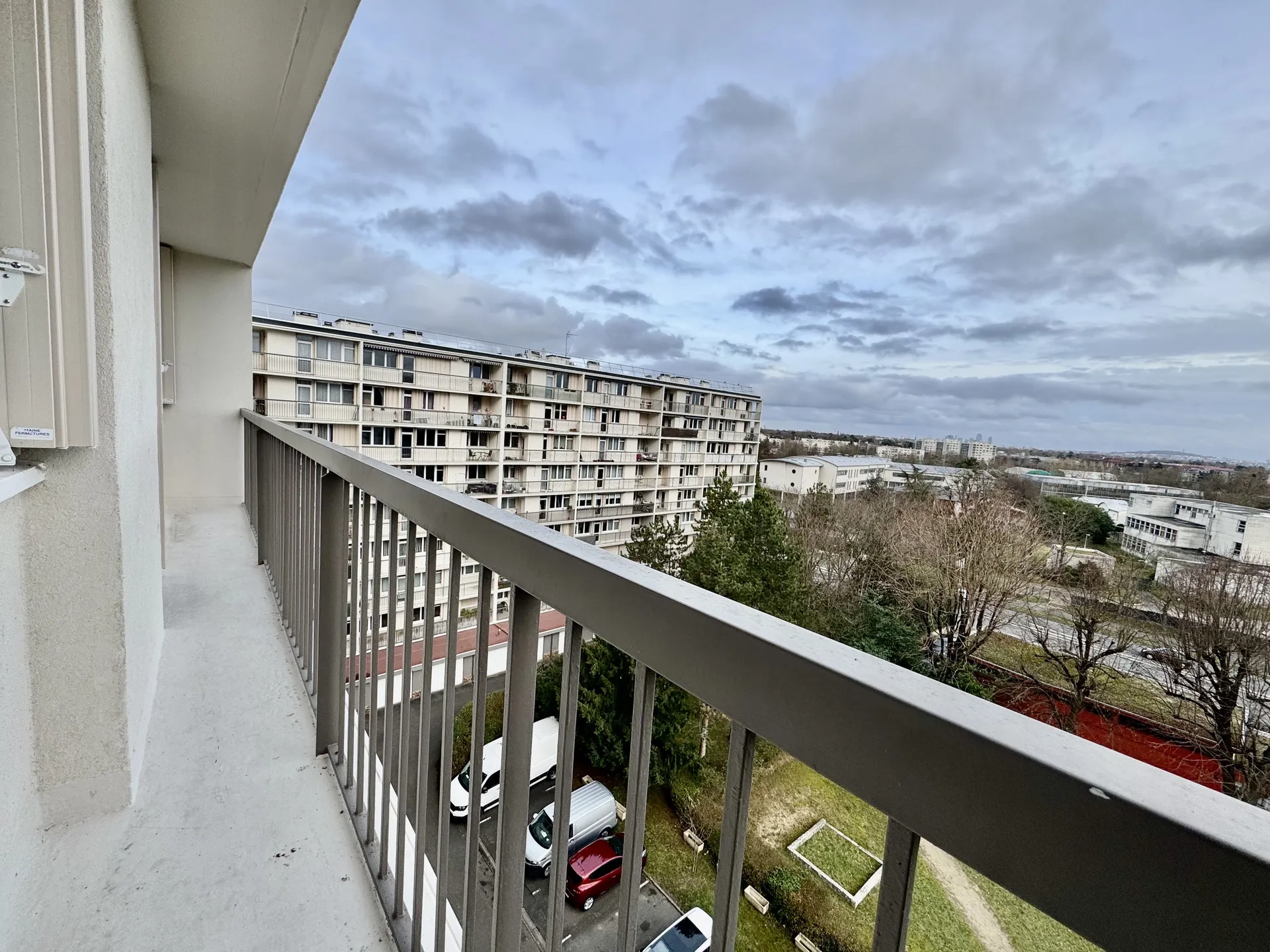 Location Le Pecq d'un appartement meublé, balcon une vue dégagée un gardien, ascenseur