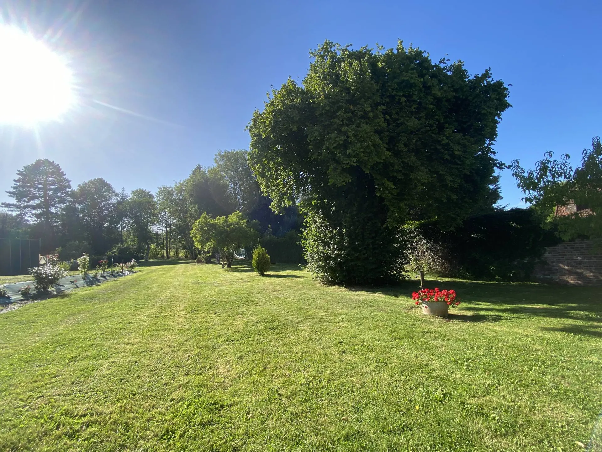 Maison entièrement rénovée avec une rivière