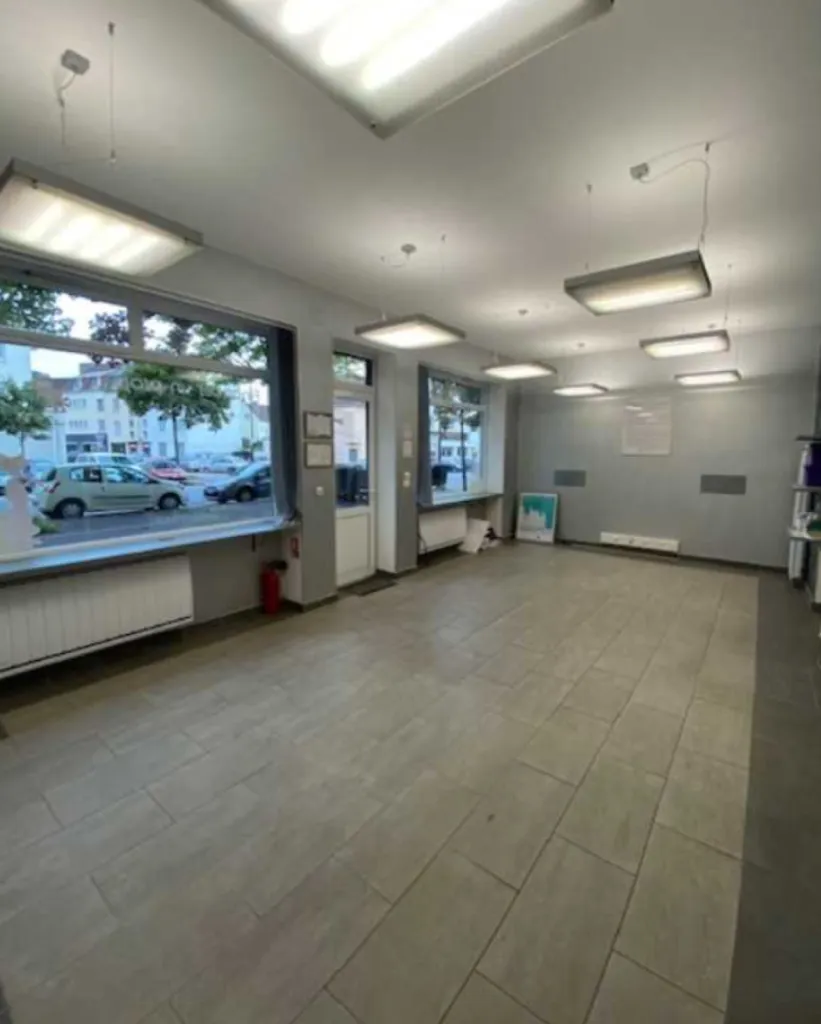 LE HAVRE - A VENDRE Commerce de 63 m2 au RDC d'un immeuble d'habitation dans le quartier Saint-Nicolas