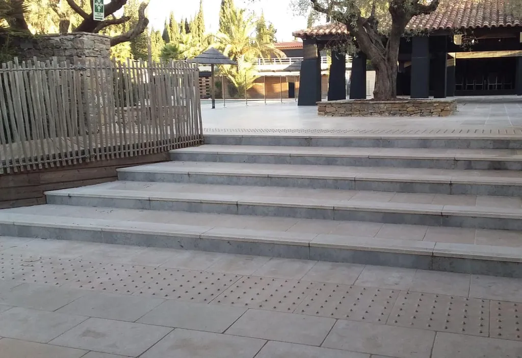 Marches et escaliers extérieurs 100% pierre naturelle