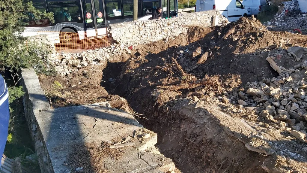 Mise en conformité d'un câble d'alimentation électrique à MARSEILLE dans les Bouches du Rhône.
